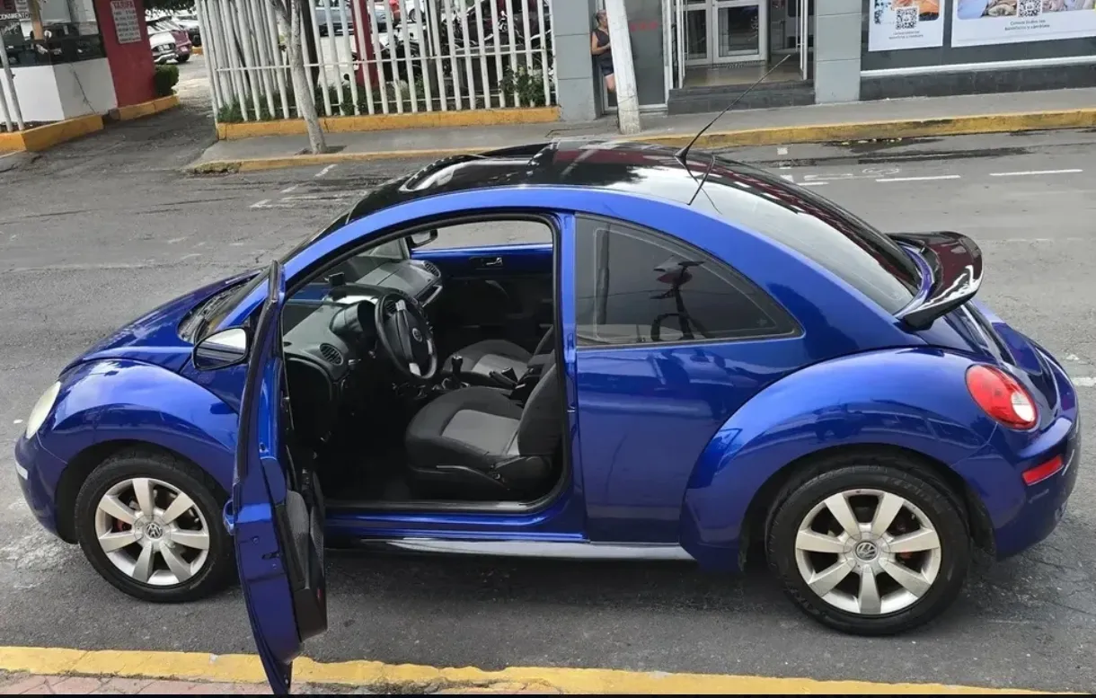 Volkswagen Beetle Azul Eléctrico - Excelente Estado