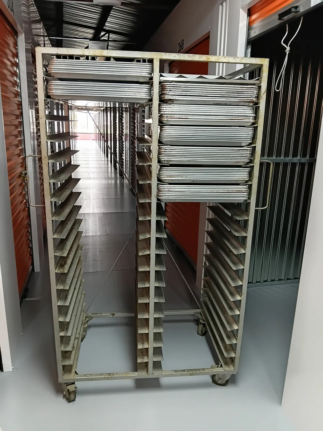 Rack Industrial de Aluminio con Charolas para Panadería