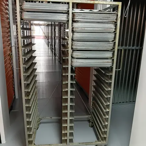 Rack Industrial de Aluminio con Charolas para Panadería