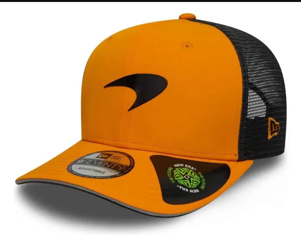 Gorra Trucker New Era Naranja con Logo Negro Ajustable