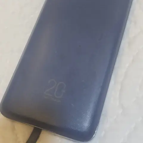 Banco de Energía Portátil con Cable Integrado