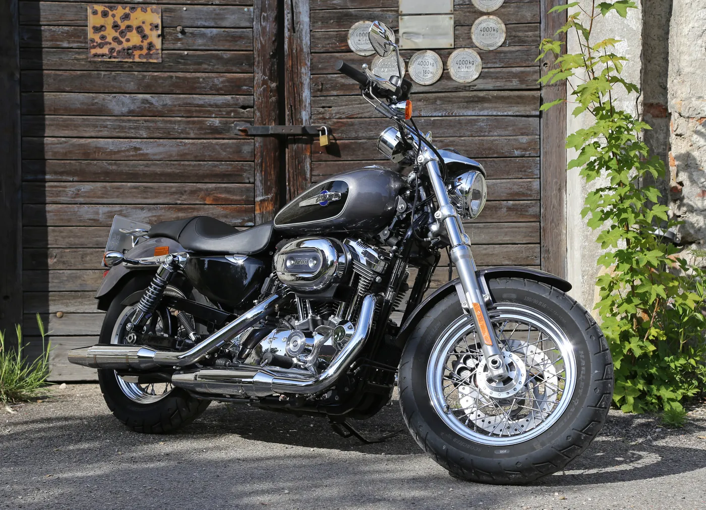 Motocicleta Harley-Davidson Sportster 1200 Custom Negra