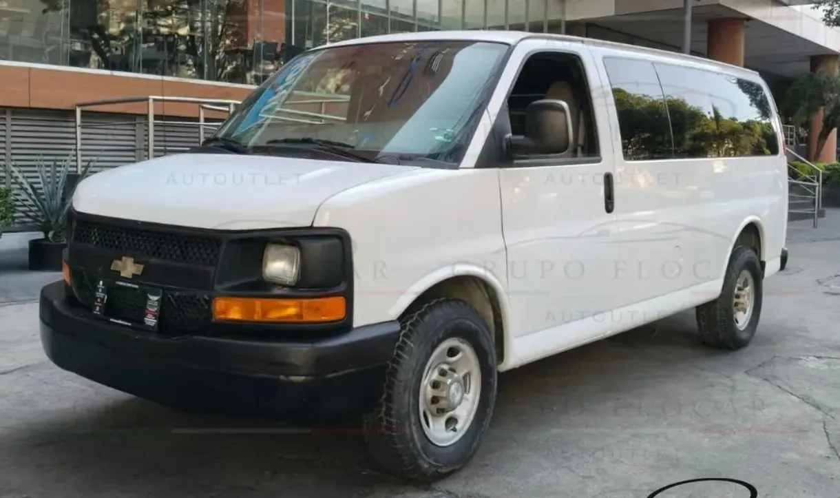 Van Chevrolet Express Pasajeros Blanca - Camioneta de Trabajo