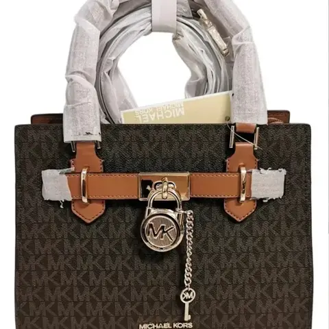 Bolsa Michael Kors MK Logo Café con Candado Decorativo