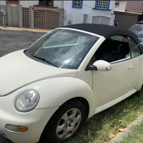 Volkswagen Beetle Convertible Blanco con capota negra