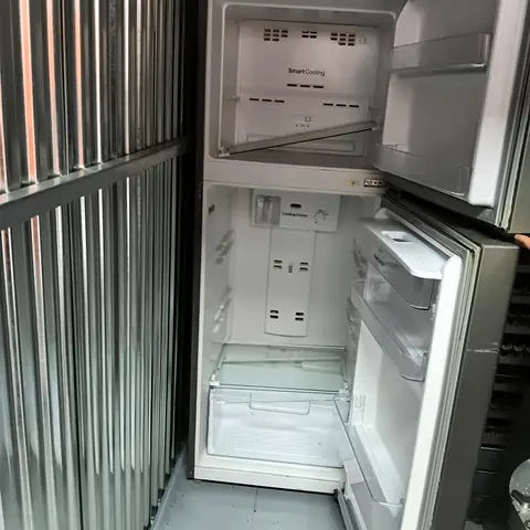 Refrigerador Winia 2 Puertas con Dispensador de Agua Plateado