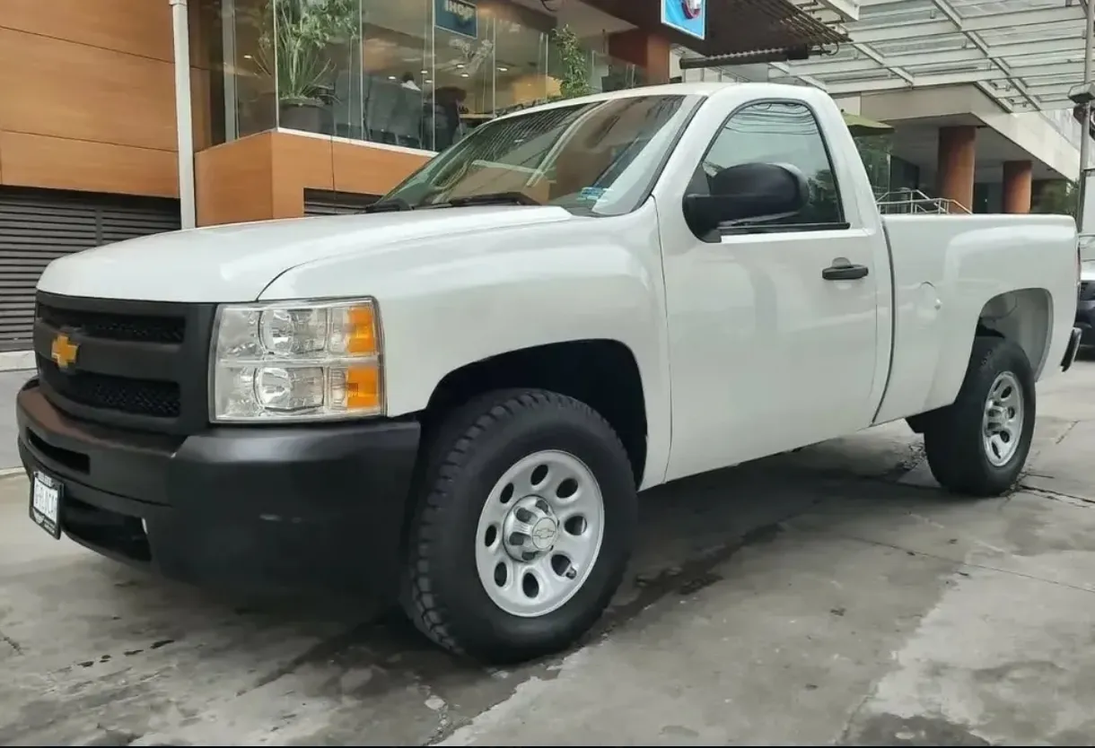 Chevrolet Silverado 1500 Cabina Regular Blanca
