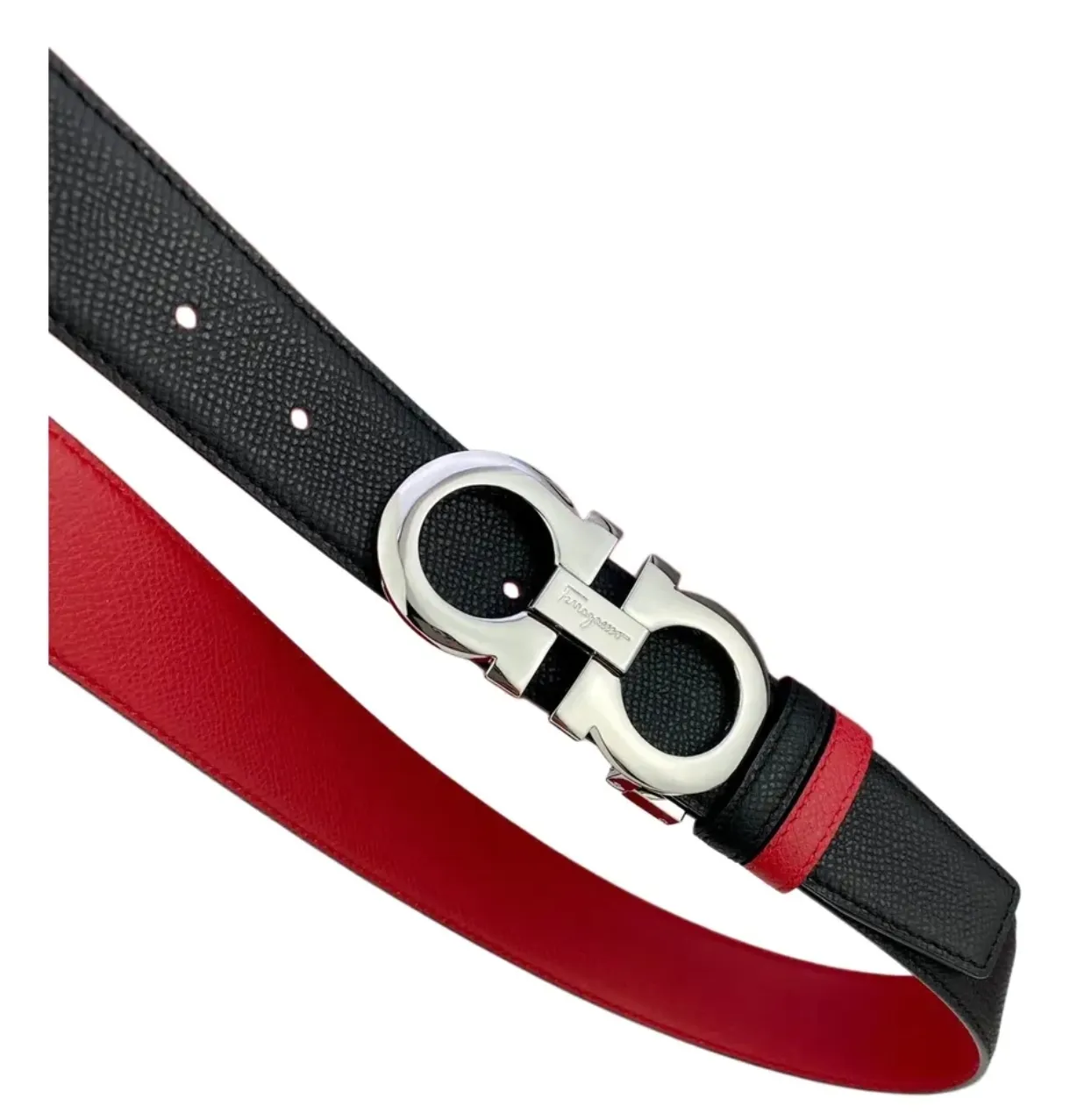 Cinturón reversible negro y rojo con hebilla plateada tipo doble O