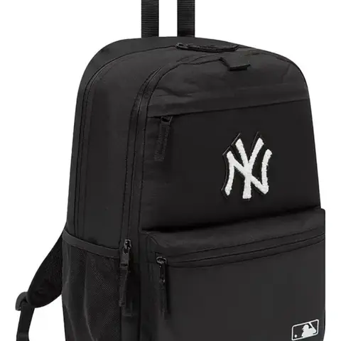Mochila New Era NY Yankees negra con logo bordado